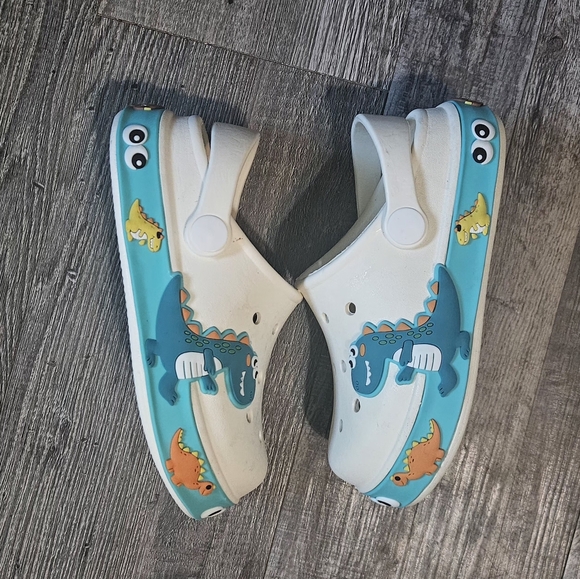 🩷Kids Dinosaurs Clogs Size 2❤️ - Picture 7 of 16